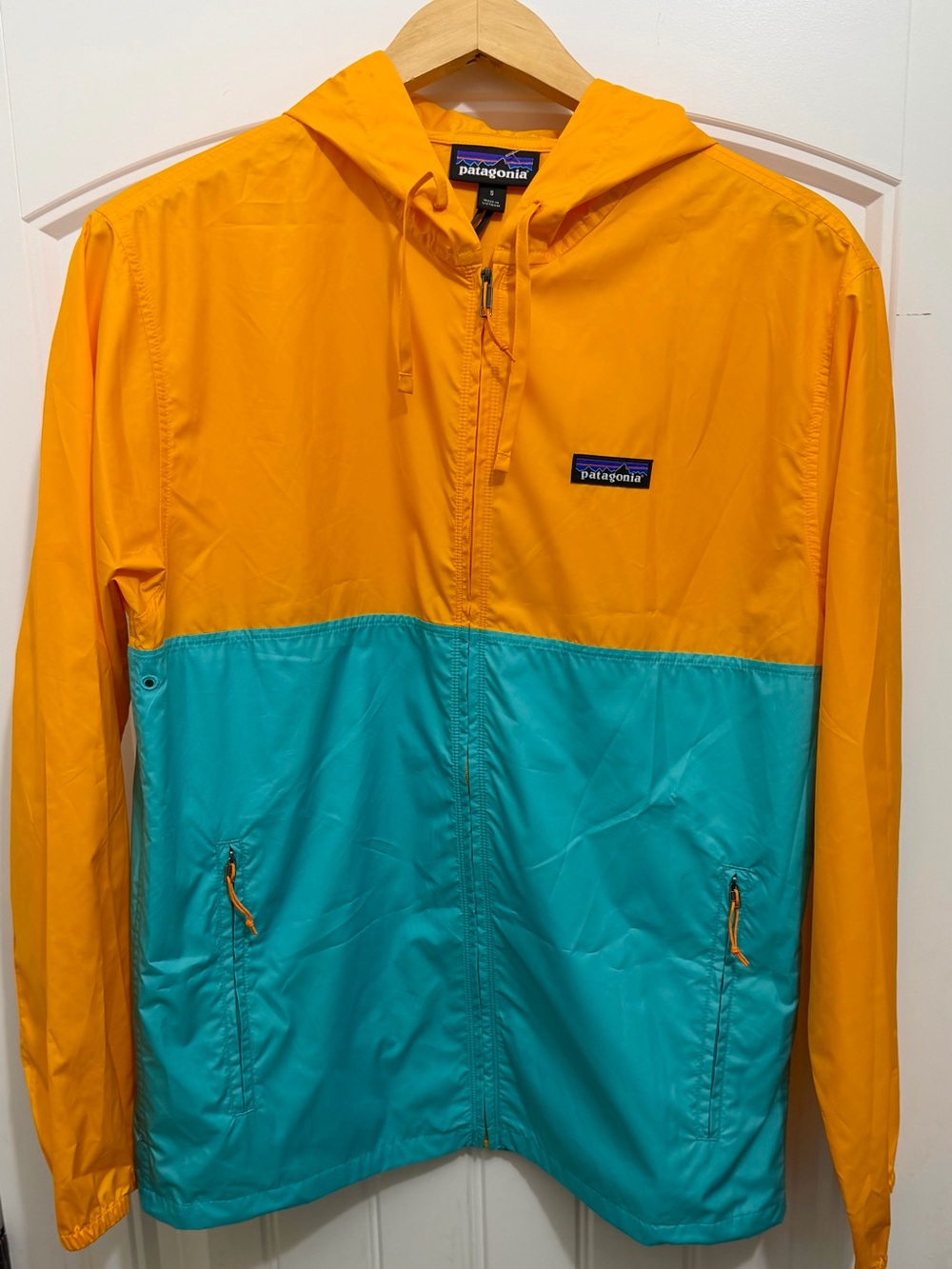 Patagonia Men’s Light & Variable™ Hoody  Orange/Teal Windbreaker, Small, 27236